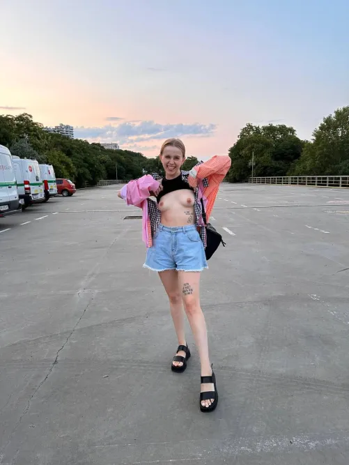 Thumbnail Walking Unashamed: Embracing My Boobs with Dulcie_lynx