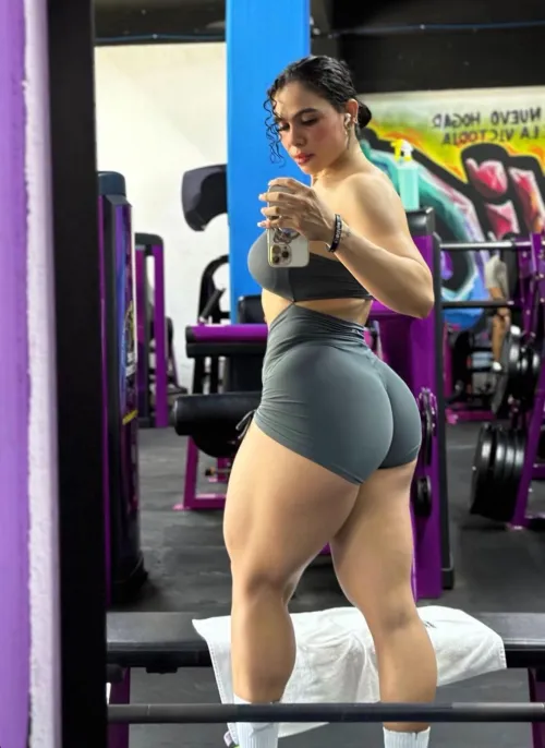 Thumbnail Elizabeth Peralta: Discover the Works of RedHopSnob in the ThickFit Genre