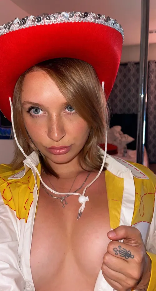 Thumbnail NudeCosplay: Jessie from Toy Story 2 Willow by l0veandhappiness