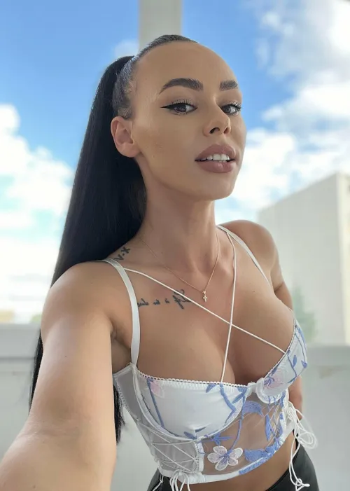 Thumbnail 10 Creative and Stylish Ways to Wear a Ponytail According to Brunette_barbie122