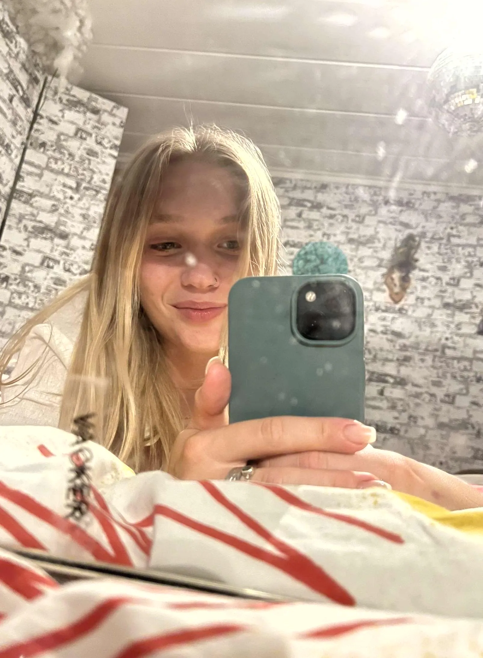Du fingrar mig och jag runkar av dig  by Badass_Mira