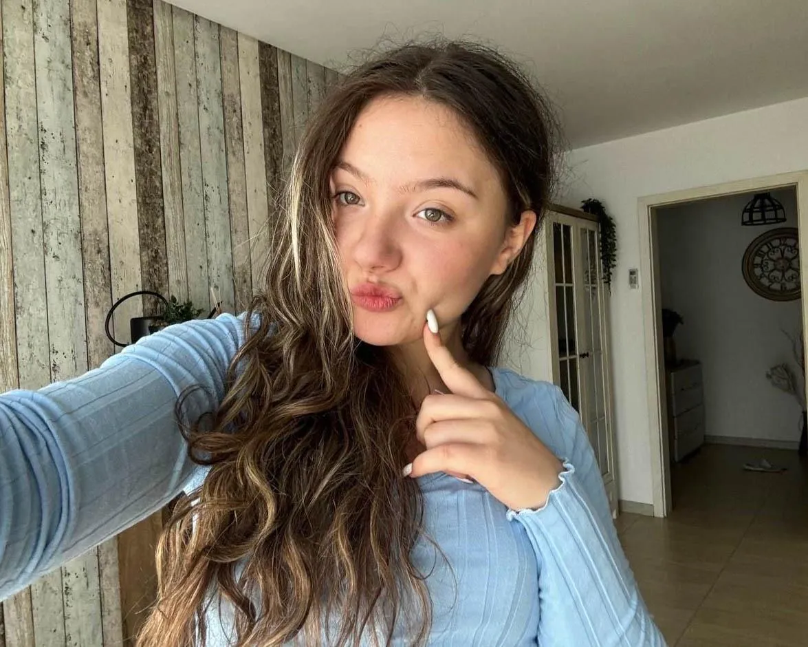 i just wanna get cuddled by elizabaikova