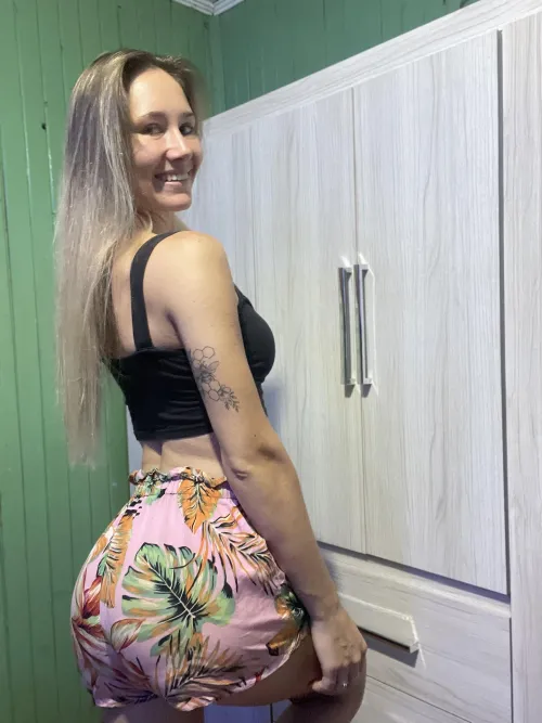 Thumbnail GuiltilyMobilize11's Thoughts on Croptopgirls: A Review