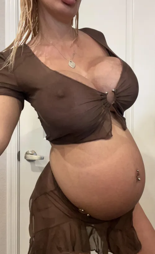 Thumbnail Pregnant Porn Confessions: Would You Keep My Revealing Maternity Photos Safe? by Roxyrosexo