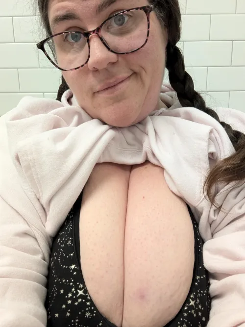 Thumbnail Embracing the Chilly Season: Why I Love the Burr Months and the Arrival of Fall by GeekyGWPlus in gonewildbbw
