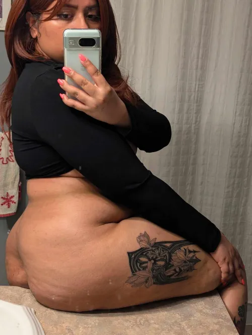 Thumbnail Dimpled Delight: Exploring Thigh Tattoos with the_czar_got_cake in the slightcellulite Category