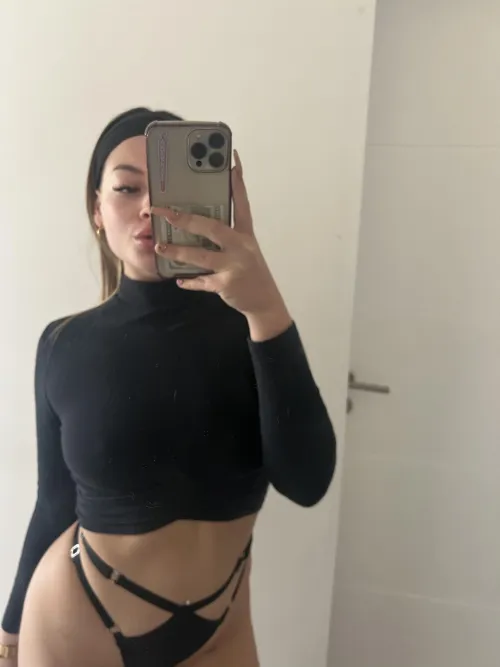 Thumbnail Free the Nipple: Why I Rarely Wear a Bra Anymore by AnngellBunny | Croptopgirls Fashion Insights