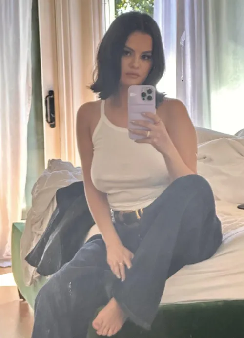 Thumbnail Selena Gomez: A Closer Look by Author R42ToMoffat in the CelebrityPokies Category
