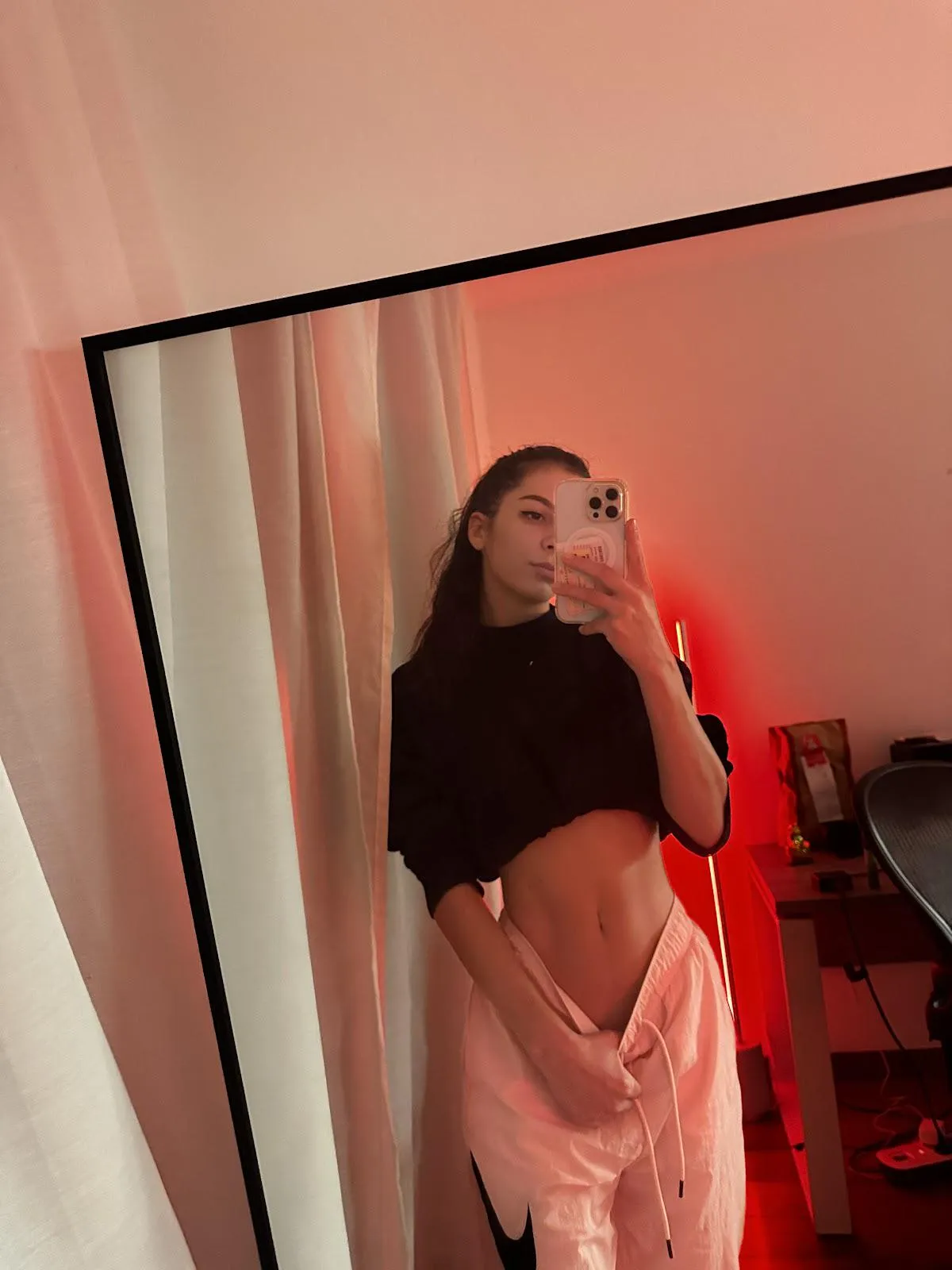 Tummy too good to be covered by petite_valentina