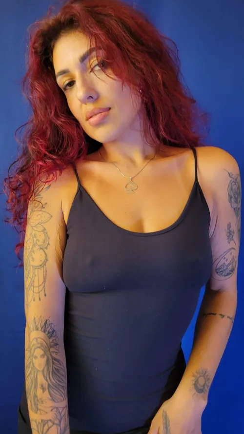 Thumbnail Exploring the contemporary trend of braless MILFs: A candid discussion by casal_venomous in the braless category