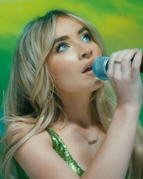 Thumbnail Sabrina Carpenter: A Look into the World of Fiorentinni's Goddesses