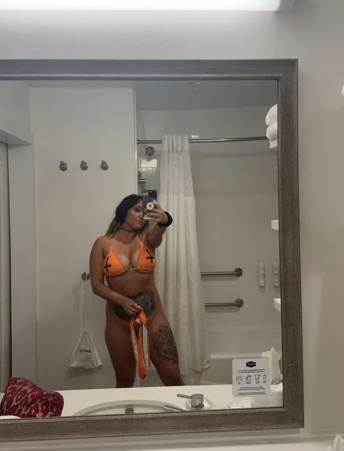 Thumbnail Sultry Sinful Mirror Selfie by Juiceypeaches102: A Captivating Glimpse into Seduction