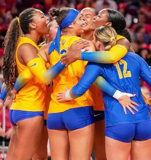 Thumbnail Pittsburgh Team Huddle: A VolleyballGirls Story by Dmme2471