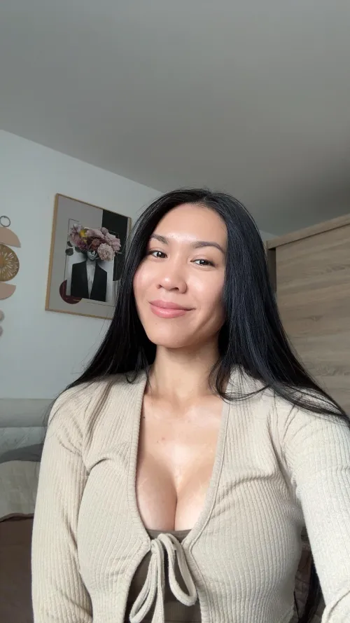 Thumbnail Embracing Imperfection: How My Smile Steals the Spotlight | miss_amylyng on realasians