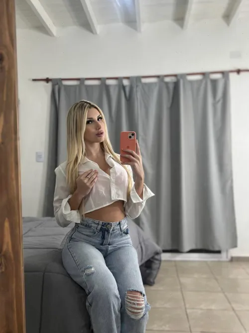 Thumbnail Stylish Croptop Looks: Embracing the White Crop Top Trend by EllaaSpark