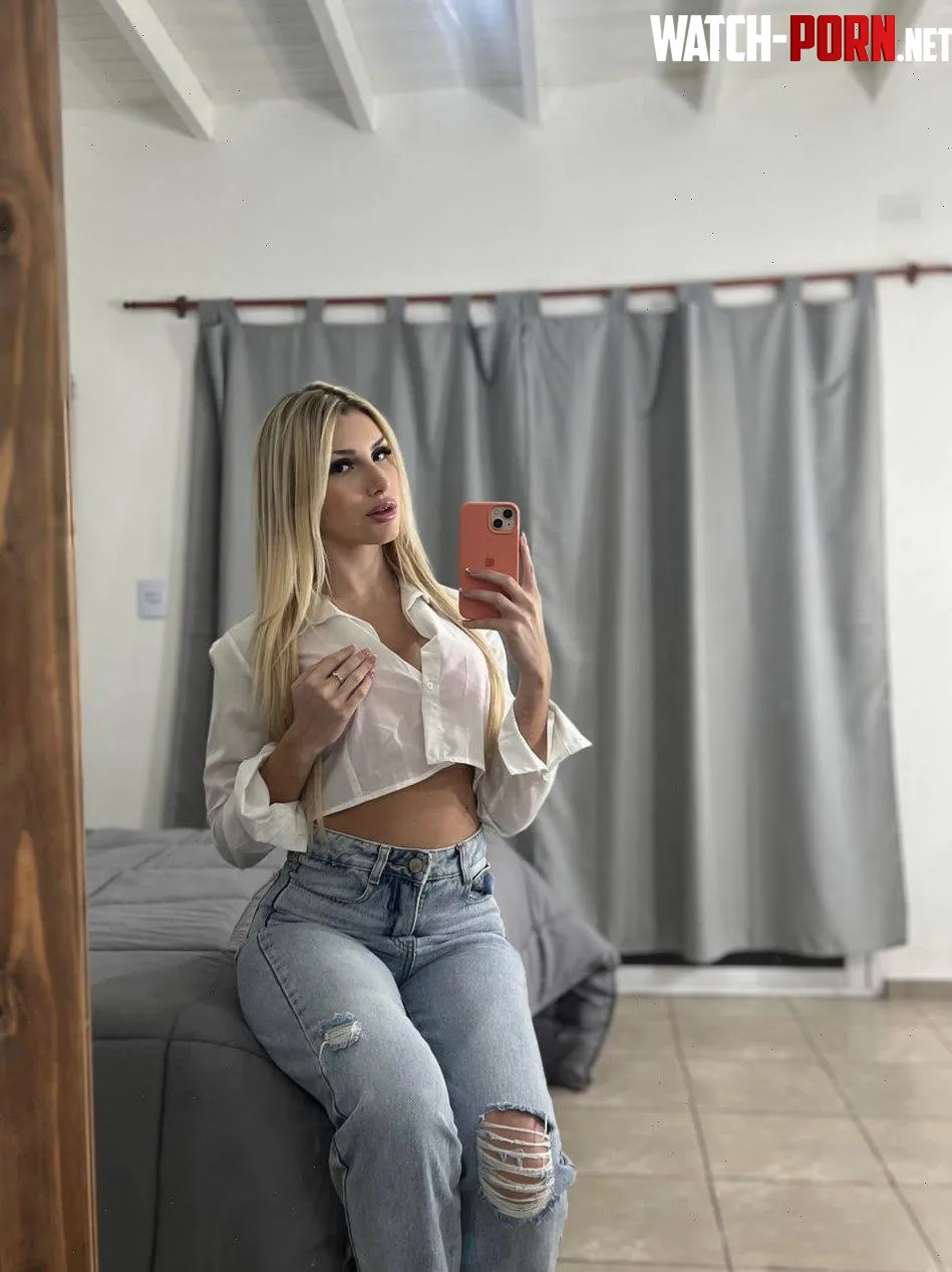 White crop top is my go to outfit by EllaaSpark