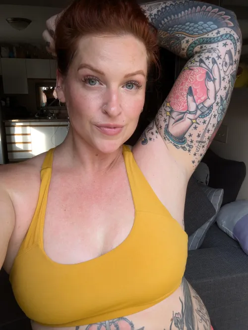 Thumbnail Get a Whiff of That Sweat: Exploring Armpit Fetish with BeeBinisky