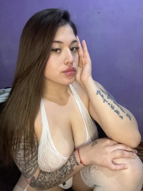 Thumbnail Exploring Latinas with a Touch of Seriousness by Yamilitaa