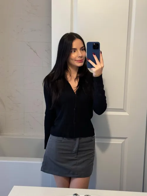 Thumbnail Exploring Style: Pencil Skirts by MinaVie - A Fashion Perspective