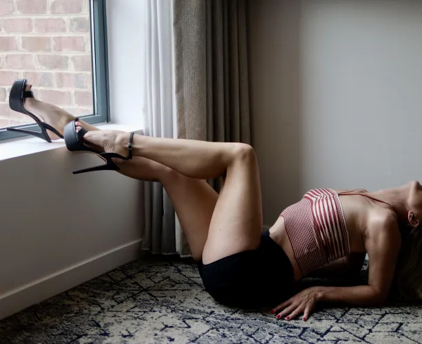 Thumbnail Embracing Natural Light: A Guide to Classy Sexy Photography by Author Charlotte-Milf