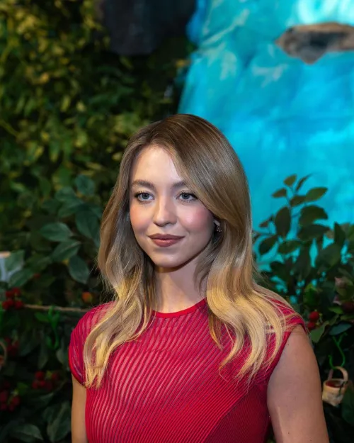 Thumbnail Sydney Sweeney: The Stunning Actress Revealed by ControlCAD in the PrettyGirls Category
