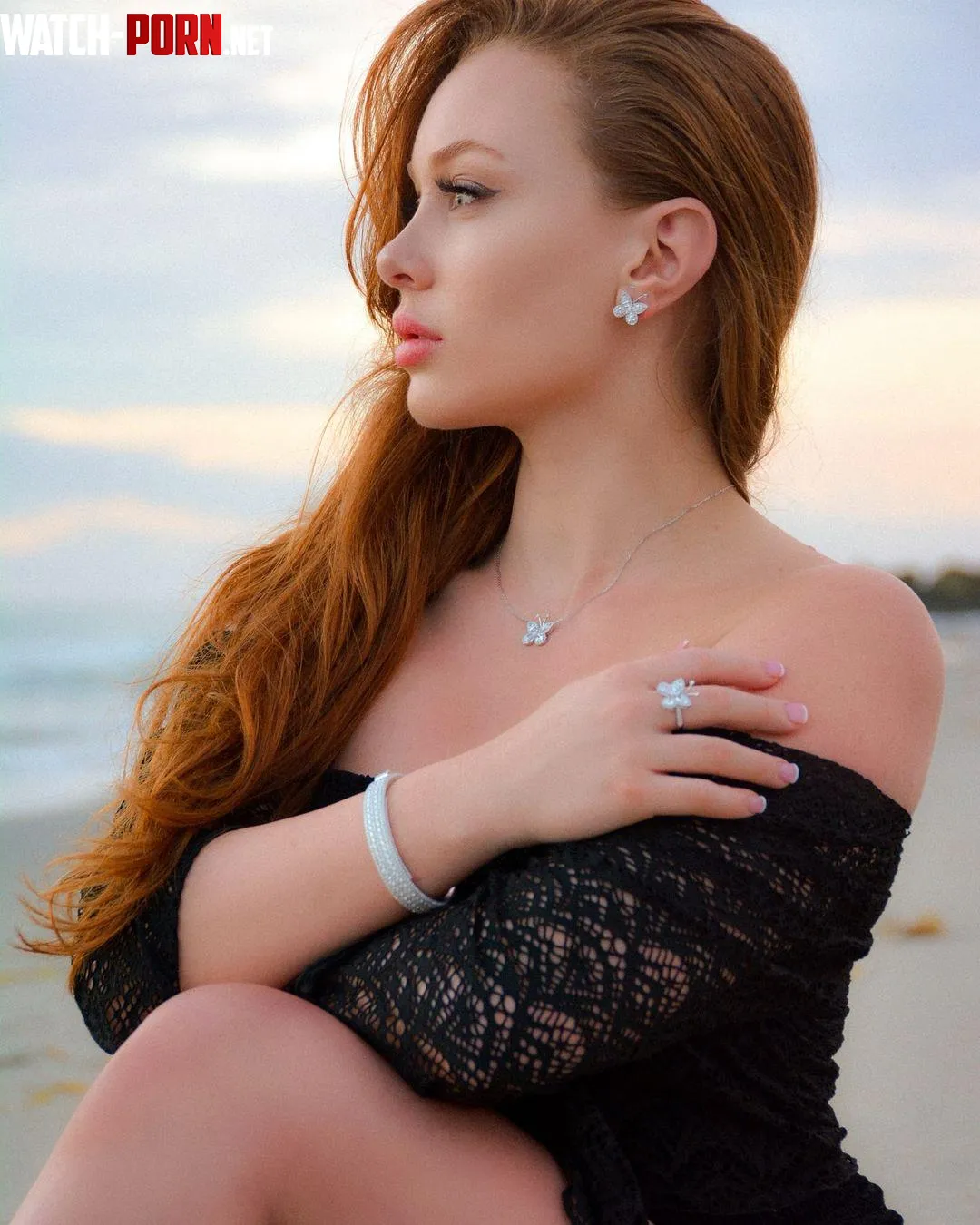 Sarah Gibson  by BinkyStalls