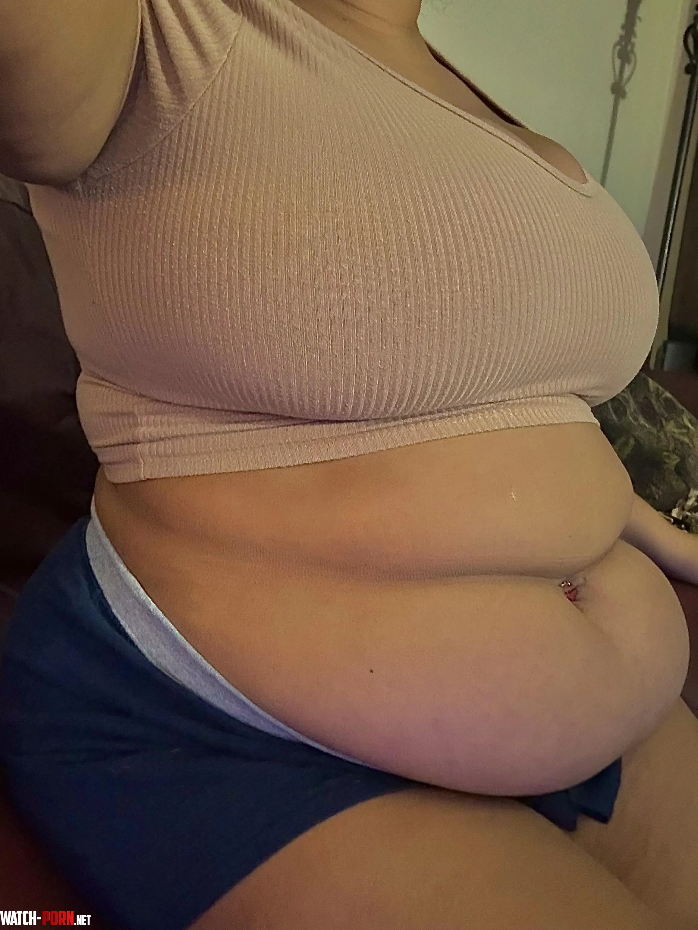 Girls shaped like this gtgtgt by Honey_beee333