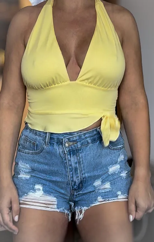 Thumbnail Braless Bliss: Tips for a Carefree Day Out by Gia_Housewife