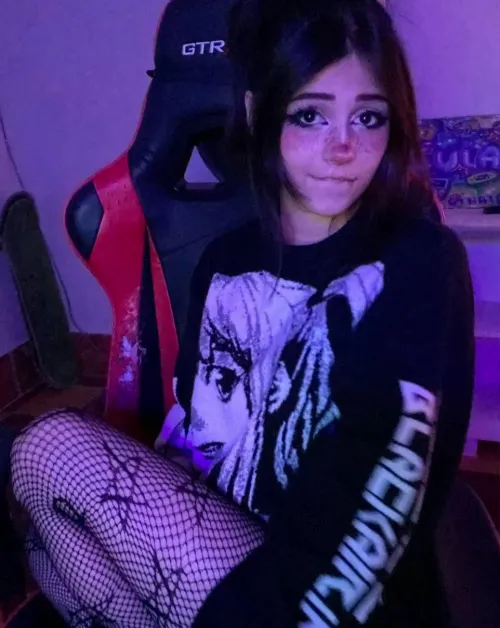 Thumbnail Exploring the Favorite Band of PunkGirls: Author Radiancexxv's Insights
