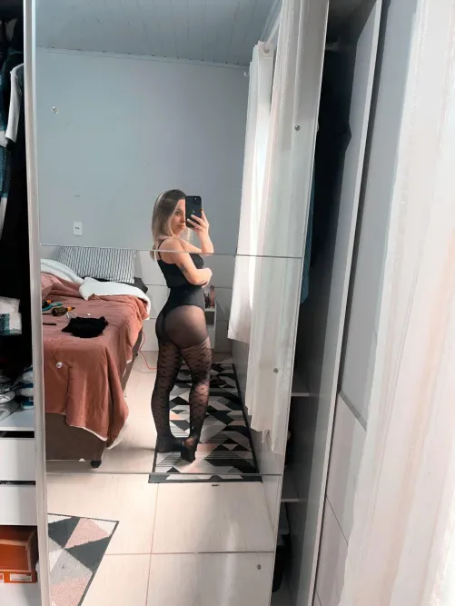 Thumbnail Wearing Pantyhose: Why It Doesn't Look Good on Me According to LatinaVivian
