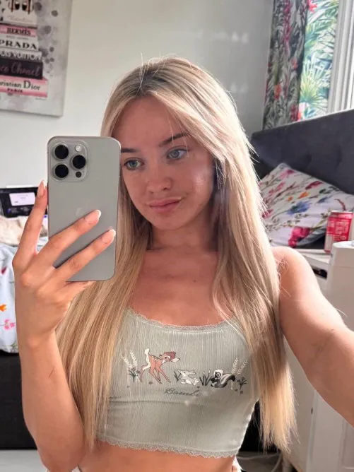 Thumbnail Exploring the Best Croptops: Scarletteee1's Top Picks and Reviews