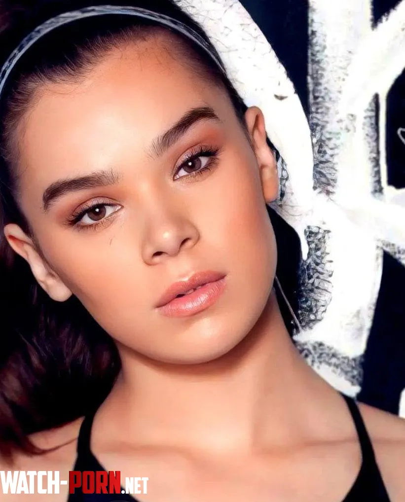 Hailee steinfeld  by Ordinary_Loads