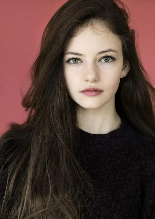 Thumbnail Discover the Stunning Beauty of Mackenzie Foy, Author of qwer5r, in the PrettyGirls Category
