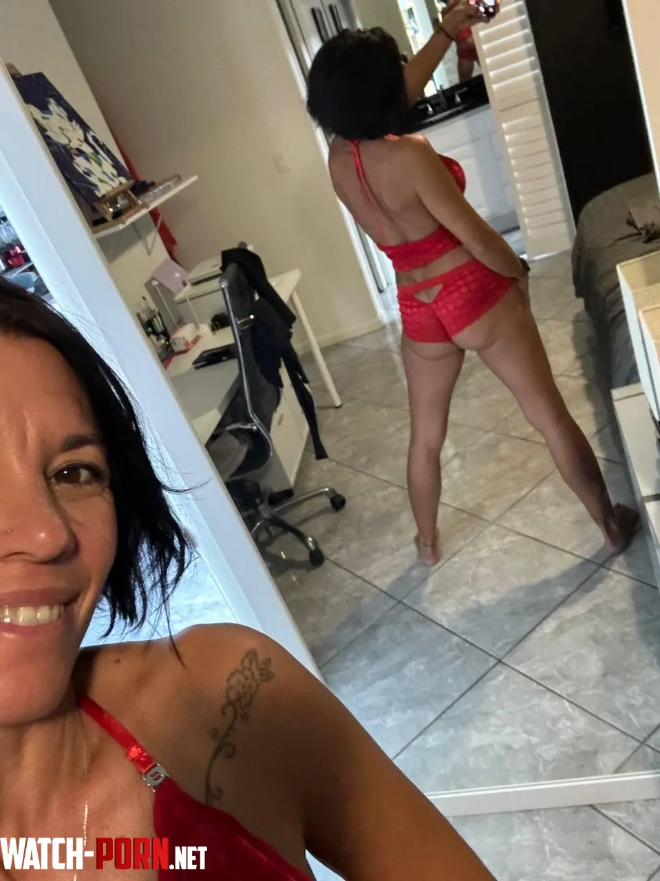 Im single mom with nobody to show off my nudes to any takers by MoonbeamMosaic