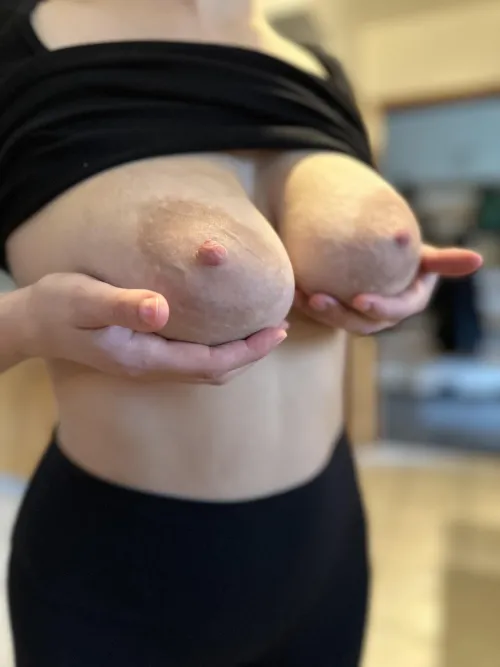 Thumbnail Exploring the Sensation of Heavy Engorged Veiny Breasts: A Deep Dive by VioletVanDyke