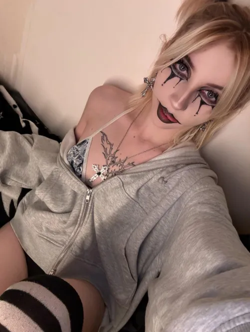 Thumbnail The Clown Makeup Stays On During Sex: A Spooky Exploration by Spookythighsxo in the Gothsluts Category