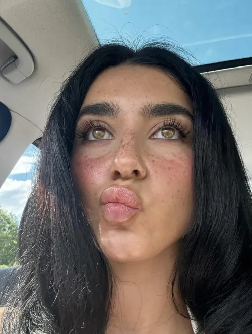 Thumbnail Crazy Pout: Exploring the Art of Pouting by Author DSL_Hunter in the Category Pouting