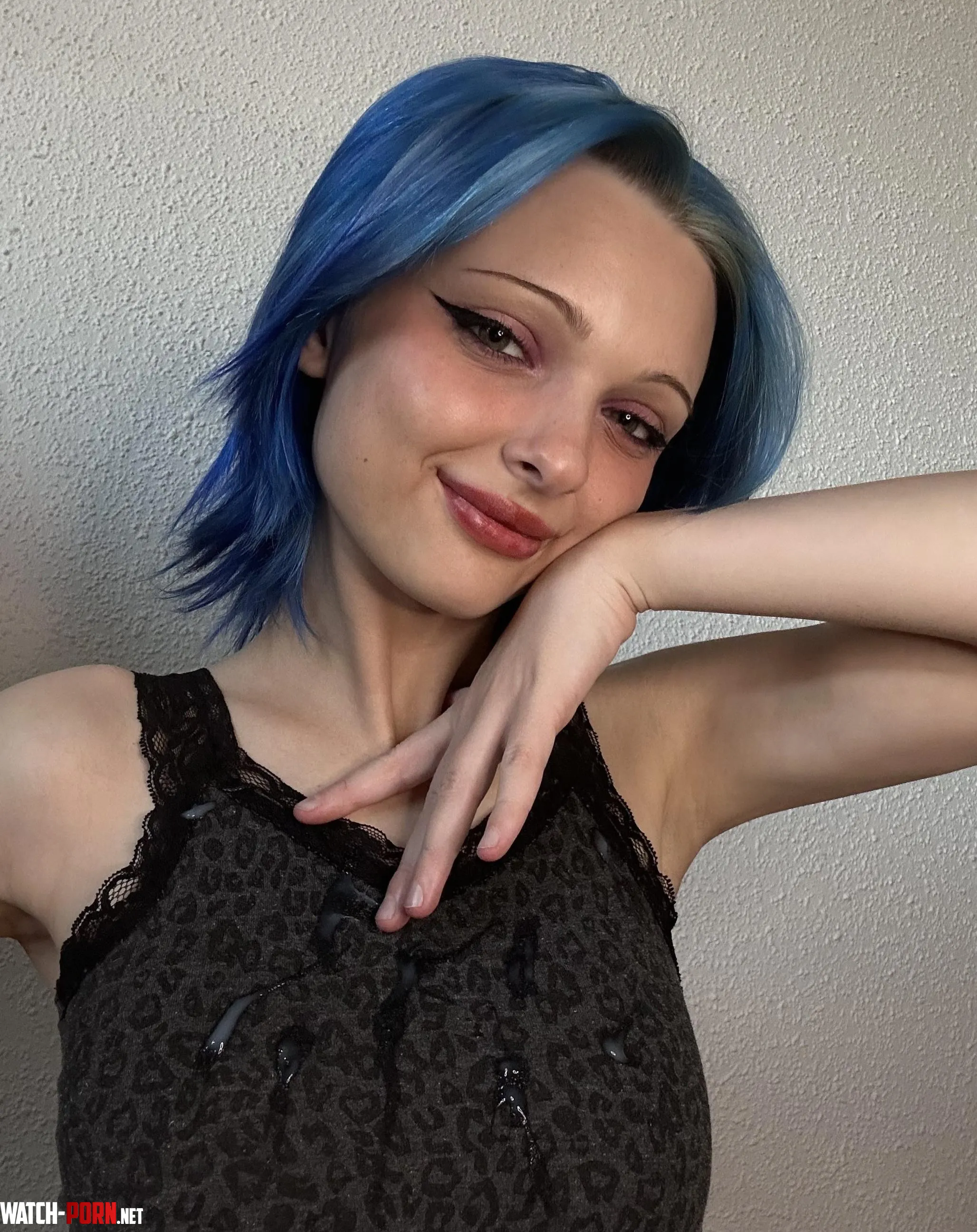 Who wants to cum and stain my clothes by _Sonichka