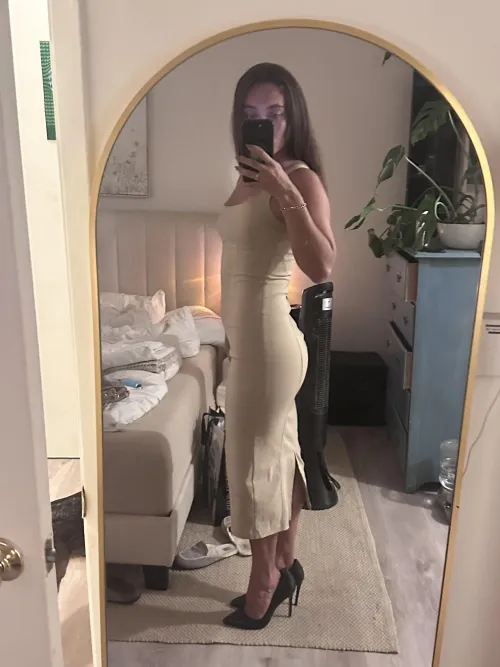 Thumbnail Seductive Style: Embrace Your Confidence in Tight Dresses by Willowxowilde