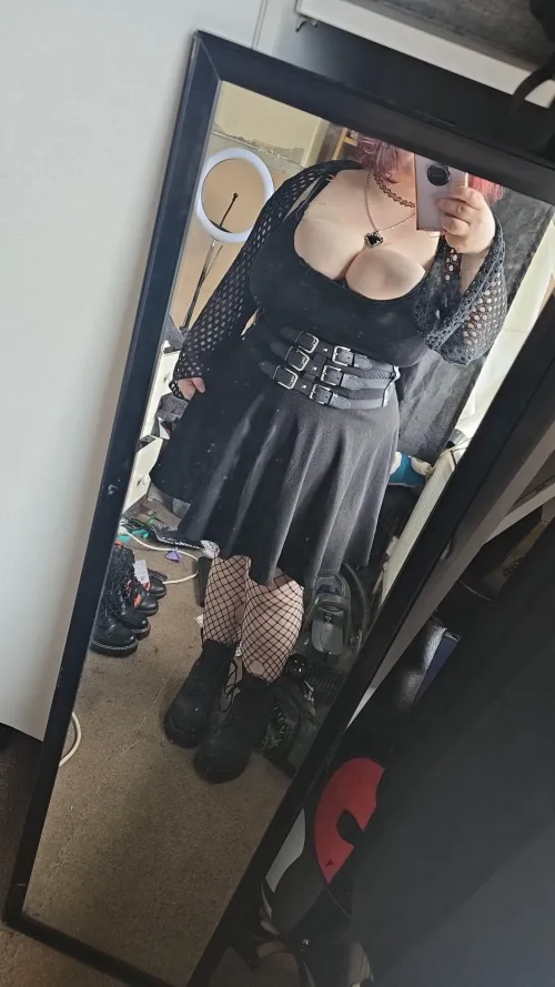 Thumbnail Biggerthanherhead: Unraveling the Bold Tale of Boobs with Hollow_Insanity