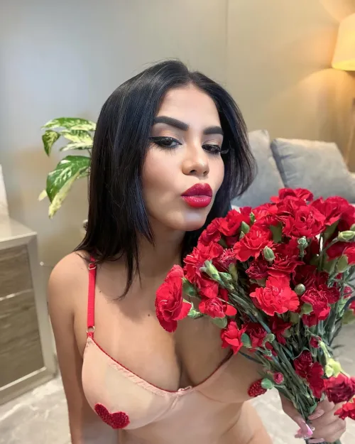 Thumbnail Seducing in Red: A Guide to Finding Your Hot Gentleman for a Flirty Rose Look by Viioletlover