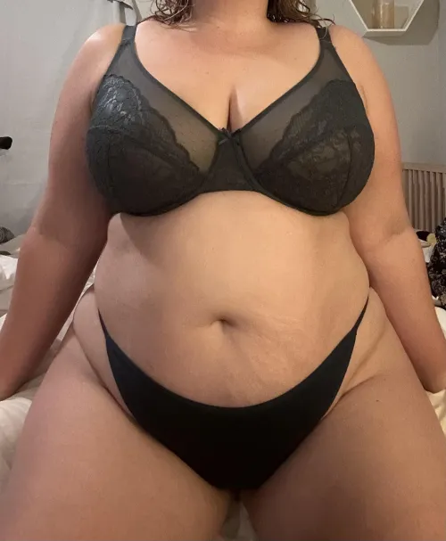 Thumbnail Embracing My Thiccness: A Journey to Self-Love by Author Discrete-Petite in the Mombod Category