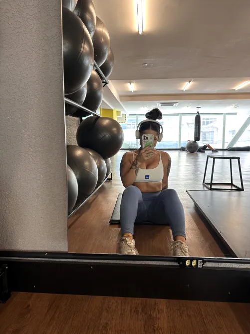 Thumbnail I Really Love This Crop Top - BellaFits Review and Styling Tips | Croptopgirls
