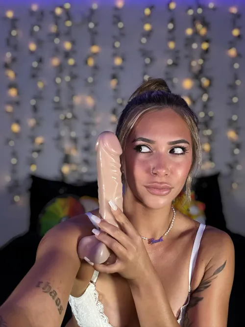 Thumbnail Exploring the Versatility of mjxovip: Can She Fit It All on OnlyFanschicks?