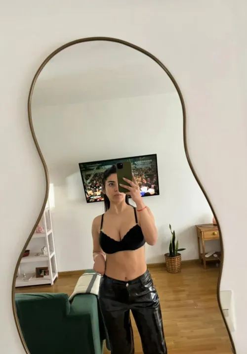 Thumbnail Office Mirror Selfie Tips: Rock Your Work Style Like spiceygurlx | Secretary Category Inspiration