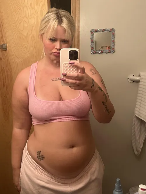 Thumbnail Embracing Bloating: Exploring Self-Image and Confidence | Author: wispy_girlwa | Stuffers Category