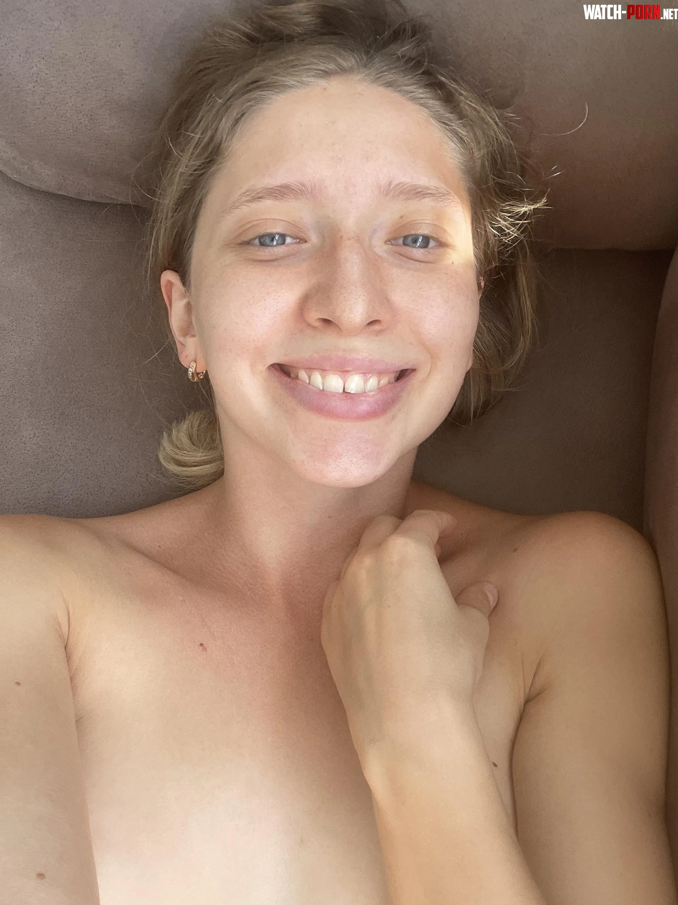 My smiling nude selfie by Kkeysi