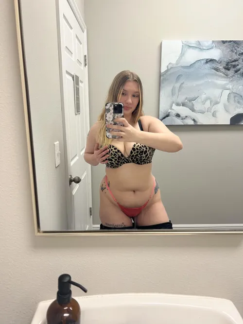 Thumbnail Naturally Curvy: Embracing Body Positivity by Lexii_lyn in ArabPorn Category