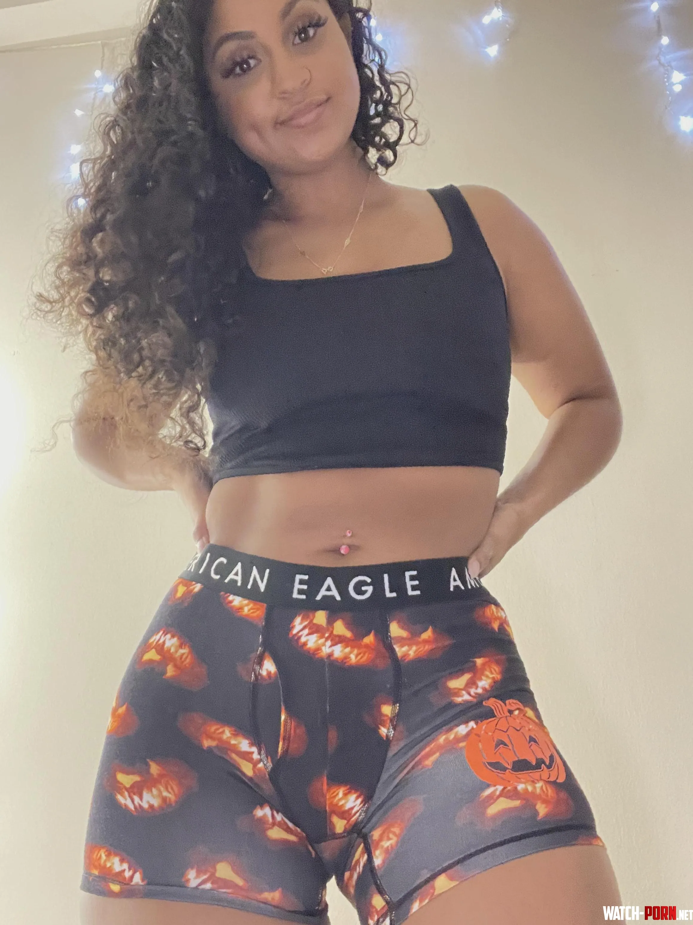 this croptop fits perfectly on my body by sugarfool