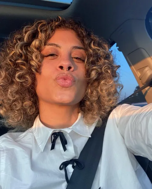Thumbnail Pouty Curls - Master the Art of Pouting with Tips from TipsyJunk